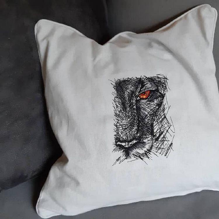 Embroidered pillowcase with lion's face