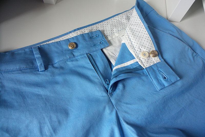 Blue shorts with waistband and buttons