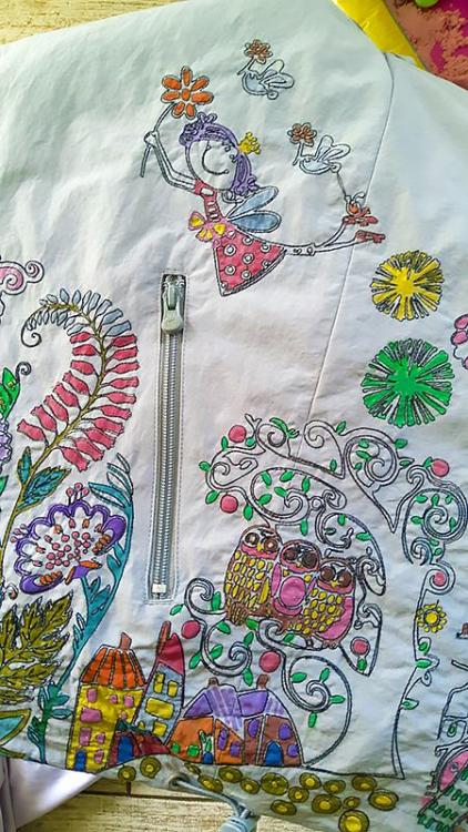 Colored raincoat with outline embroidery