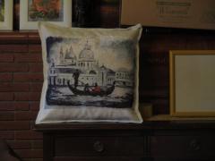 Embroidered cushion with Venezia photo stitch free embroidery design