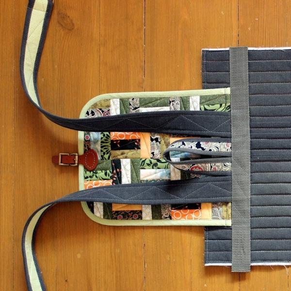 Flap and denim strips of the backpack