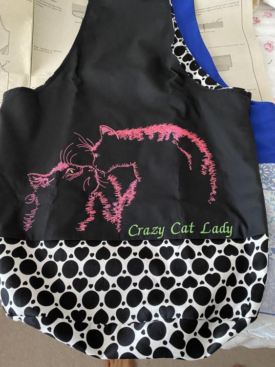 Embroidered bag with Cats design