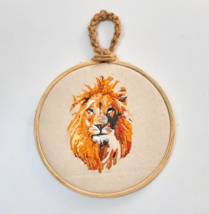 Embroidered panno with Lion free design