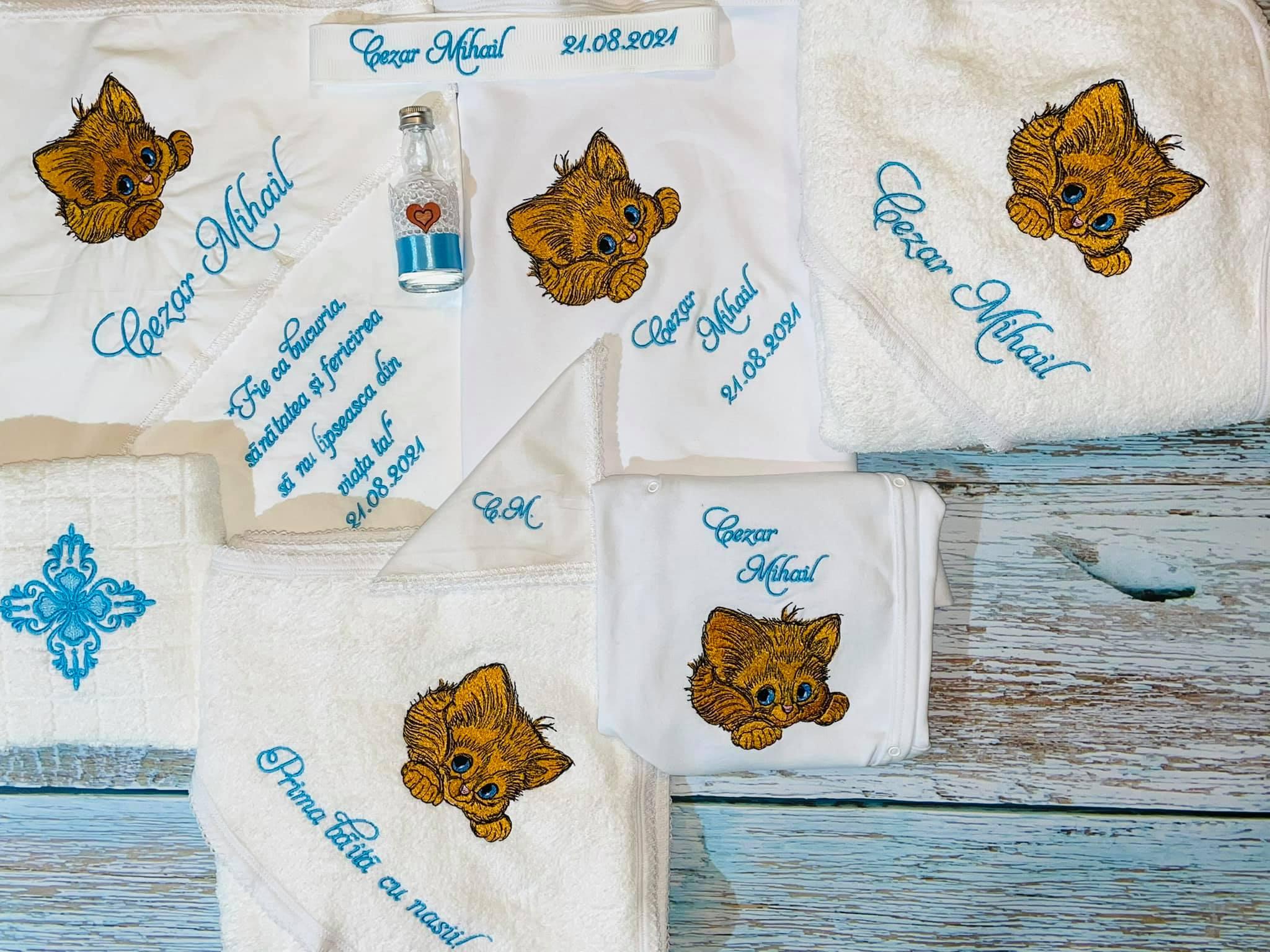 Embroidered baby set with cat design