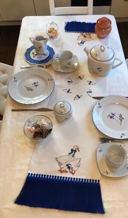 Table cloth with free goose embroidery design