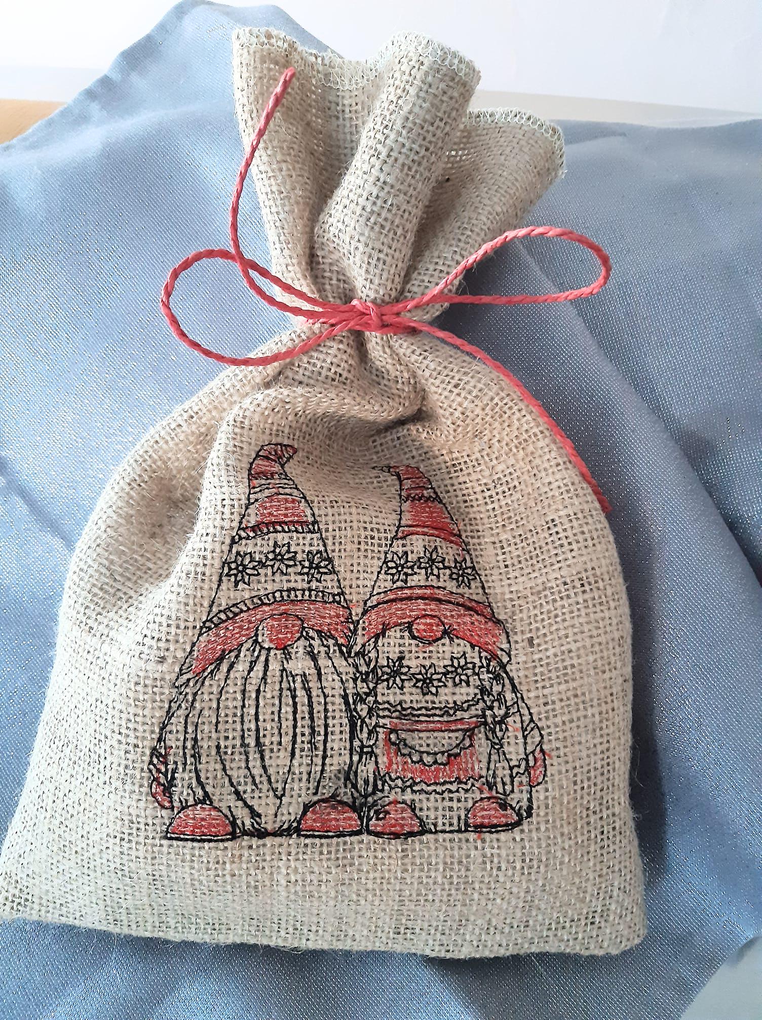 Embroidered_christmas_bag_for_gifts.jpg