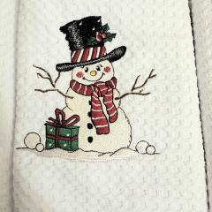 Snowman Embroidery Design: Cozy Bath Towel Ideas