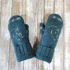 Knitted Mittens Design: Equestrian Charm Meets Cozy Craftsmanship