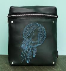 Dreamcatcher Wolf Embroidery Design: A Unique Bag Artistry