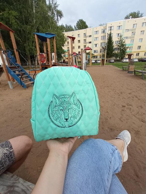 Bag with Embroidered wolf free design