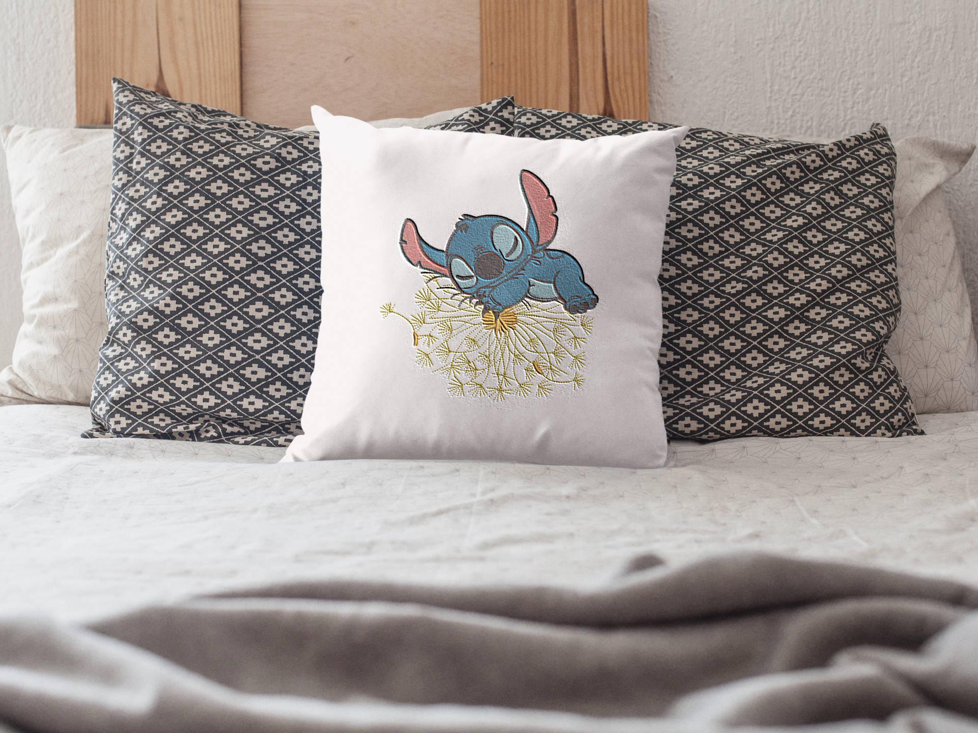 Cozy & Cute: Choosing the Perfect Pillow for a Child’s Room