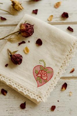Finished_Napkin_with_Vintage_rose_heart_free_embroidery_design.jpg