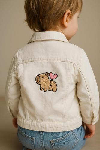 Capybara with heart free embroidery design