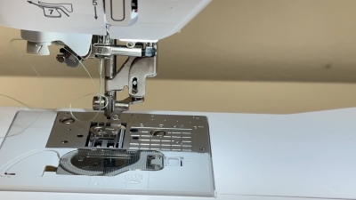 Brother SE2000 automatic threading and bobbin area